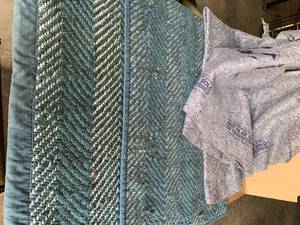 lot 32 image: 2 SM 1 Full Moving Blankets