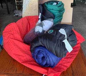 lot 34 image: 2 Sleeping Bags, Heated travel Blanket