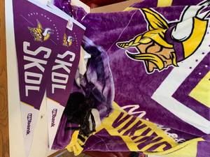 lot 36 image: Vikings Fuzzy Blanket & 2 SKOL flags