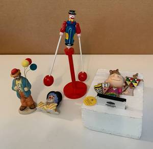 lot 40 image: Clown Items Charlie Brown Jester
