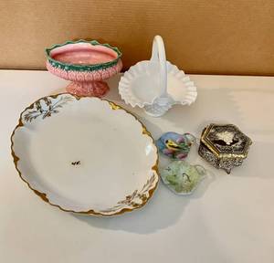 lot 45 image: Glassware, Pierre pink dish, Cameo