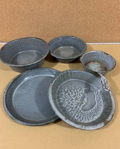 lot 54 image: VTG Grey Enamelware 5 pieces