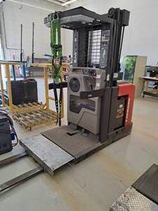 lot 547 image: Raymond 24V Forklift EASI-OPC30TT