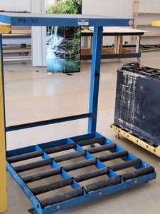 lot 549 image: Sackett Systems Battery Roller Charger Stand CS15-3-L