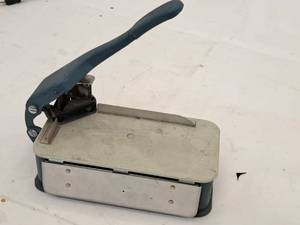 lot 589 image: Lassco Products Cornerounder Shear-Action & Self-Sharpening Round Corner Cutter 20