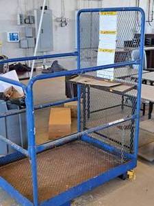 lot 580 image: Metal Forklift Work Platform Cage