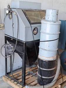 lot 553 image: Trinco Dry Blast Sand Blast Machine