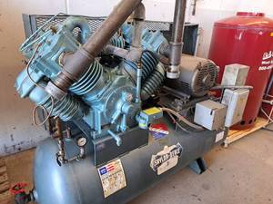 lot 554 image: 1995 Saylor-Beall 200-PSI Gas Air Compressor