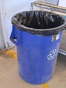 lot 730 image: Lot of (1) Plastic Recycle Can