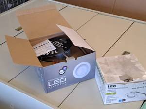 lot 776 image: (1) 8 Commercial Downlight and (1) 6 Retrofit (New)