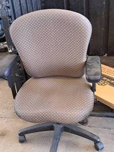 lot 866 image: RollingSwivel Office Arm Chair