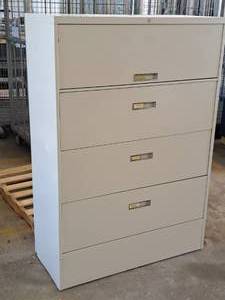 lot 784 image: Metal Lateral File Cabinet 4-drawer