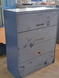 lot 785 image: Metal Lateral File Cabinet 4-drawer