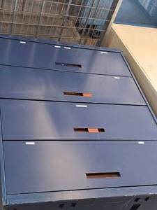 lot 786 image: Metal Lateral File Cabinet 4-drawer