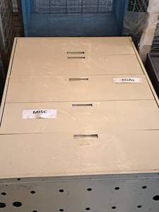 lot 787 image: Metal Lateral File Cabinet 5-drawer