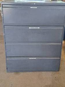 lot 788 image: Metal Lateral File Cabinet 4-drawer