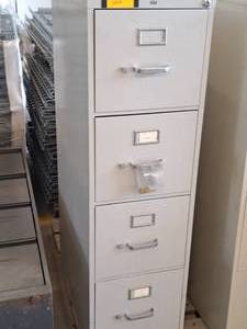 lot 790 image: Hon Metal Locking File Cabinet 4-drawer with Key