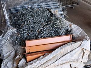 lot 803 image: Pallet with 3 Rack Extension Arms & Clip Fasteners