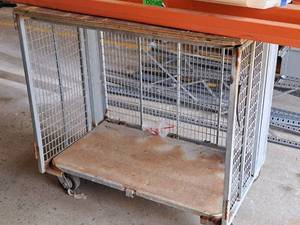lot 805 image: Utility Cart