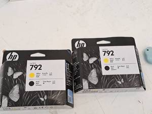 lot 605B image: Lot of (2) HP Latex 792 YellowBlack Ink Cartridges