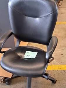 lot 712 image: Rolling Office Arm Chair