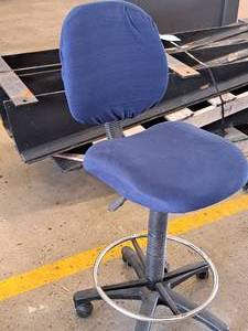 lot 711 image: Rolling Swivel Office Chair