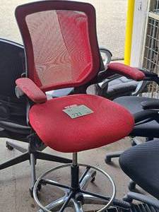 lot 721 image: Rolling Swivel Office Arm Chair