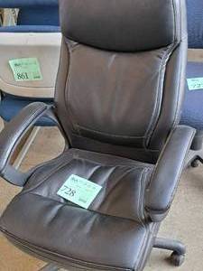 lot 728 image: Rolling Swivel Executive Office Arm Chair