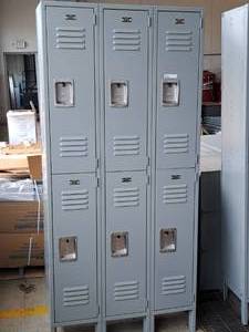 lot 686 image: Global 6-Locker Locker Unit