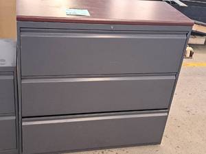 lot 668 image: Metal Lateral File Cabinet 3-drawer
