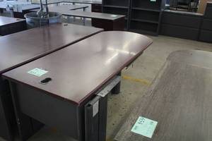 lot 653 image: Wood Top  Metal Curved End Computer Desk