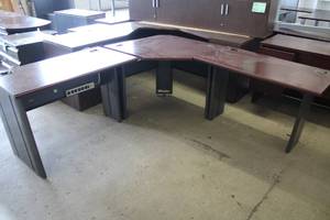 lot 647 image: L-Shaped Office Desk Parts