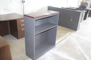 lot 637 image: Wood TopMetal Bookcase 2-tier