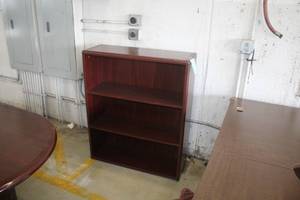 lot 636 image: Wood Bookcase 3-tier
