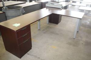 lot 656 image: L-Shaped Office Desk