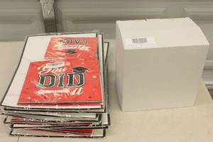 lot 63 image: 9ct Grad Party Favors  Paper Tableware