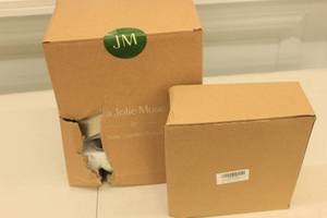 lot 81 image: La Jolie Muse Green Garden Gnome Solar Garden Statue  Traditional Vinyl Post Railing Corner 4pc