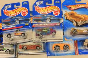 lot 119 image: 7ct Hotwheels Toy Car Collectables - See Pictures