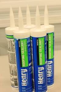 lot 137 image: 5ct Henry Elastomeric Roofing Sealant White