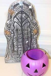 lot 187 image: Halloween Jack-o-Lantern Candy Bucket with Tombstone Halloween Decoration
