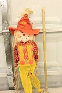 lot 190 image: Fall Seasonal 60 Scarecrow Decoration w Post