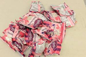 lot 196 image: 15ct Mothers Circus Animal Frosted Cookies