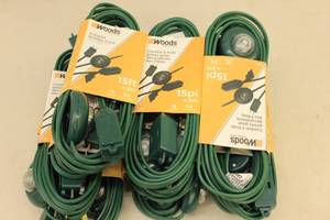 lot 302 image: 13ct Woods 3-Outlet Holiday Cord 15ft 18 Gauge
