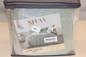 lot 40 image: STUAA Tufted Comforter Set