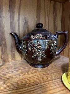 Tea Pots, Sugar, Creamer & Bowl