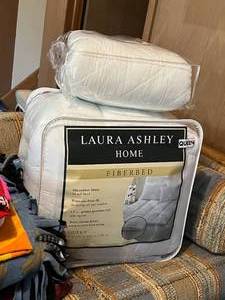 Lot of Table Clothes, Bedding, Blankets & Pillow
