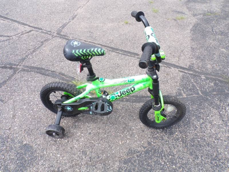 Jeep bike with training 2024 wheels