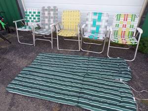 5 Outdoor Chairs and 2 Chair pads