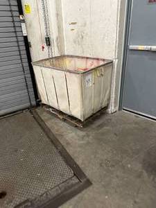 Royal basket truck 6BU (1) item only listed