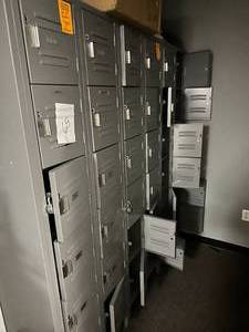Lockers 37x72(2)
